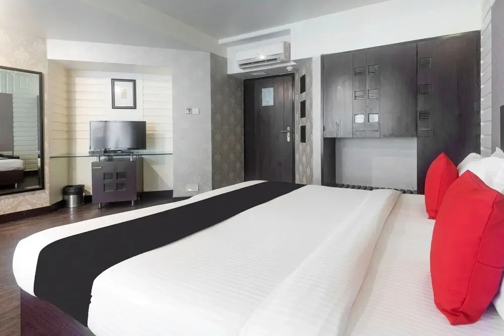 Savoy Suites by OYO Rooms