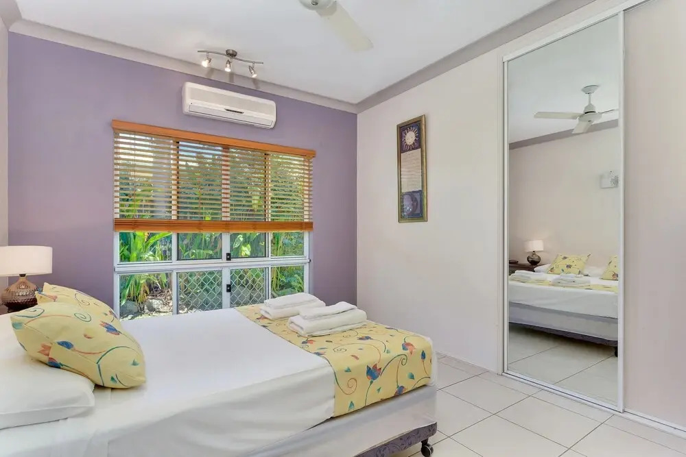White Sapphire Holiday House