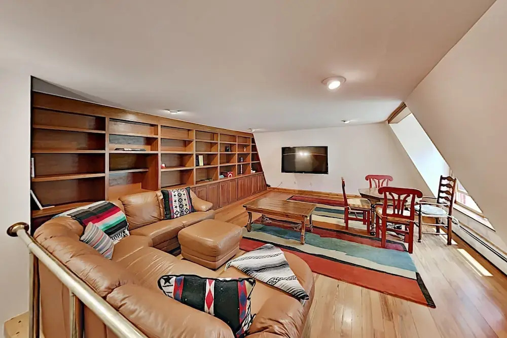 4BR Luxury Log - 4 Br Home