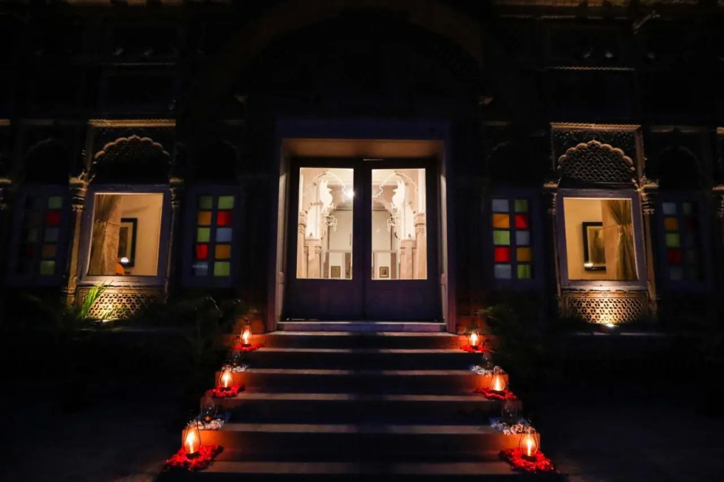 WelcomHeritage Bal Samand Lake Palace