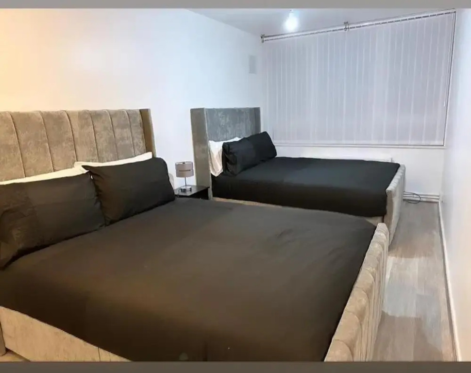 New! Xtra Large 4 Bedroom Up to 14 Guests