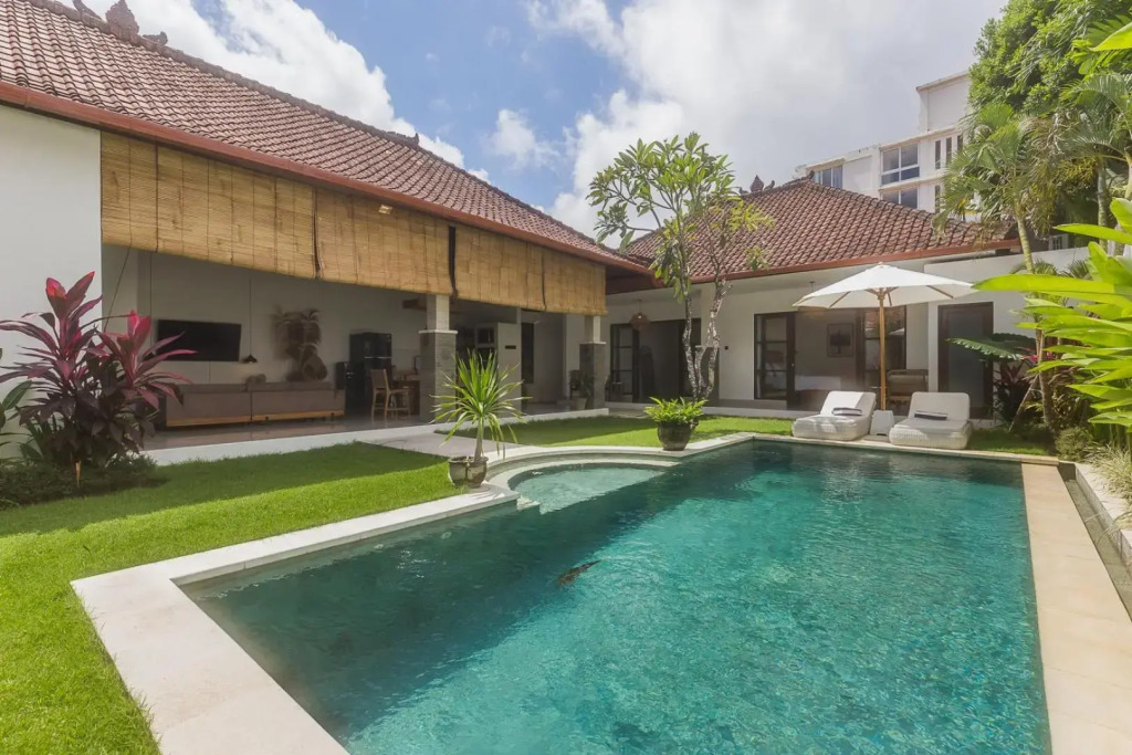 Charming 3 Bedrooms Villa Beach Walking Distance
