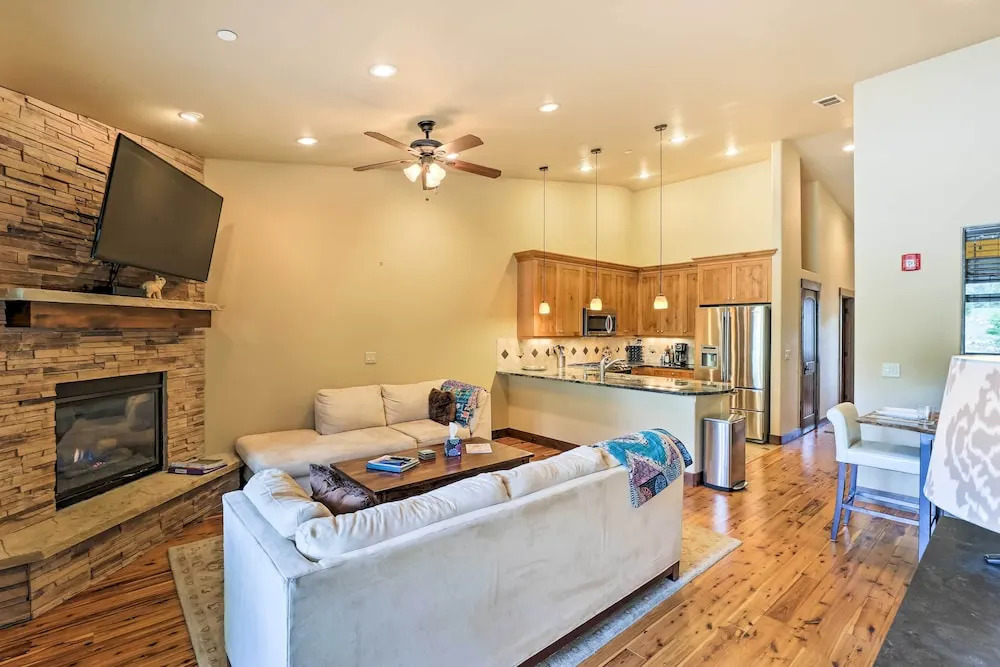 Elegant Frisco Condo w/ Private Hot Tub & Views!