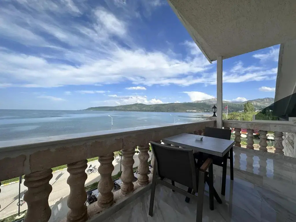 Beyaz Köşk Hotel & Cafe