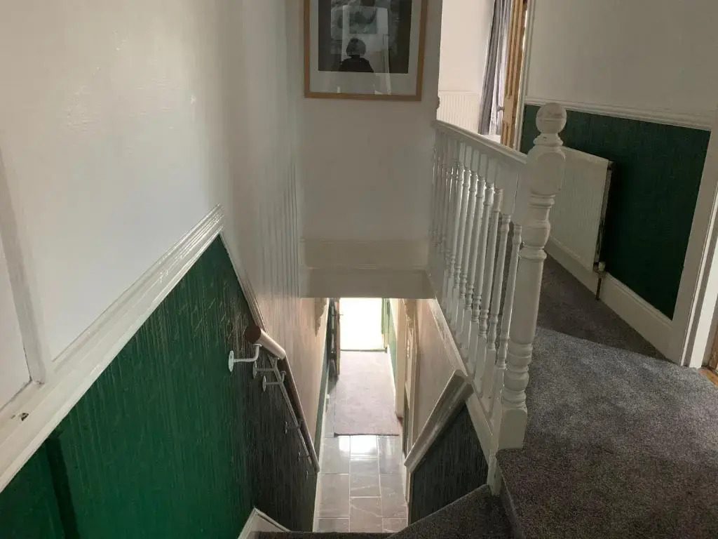 House - Sleeps up to 8 People & Free Parking