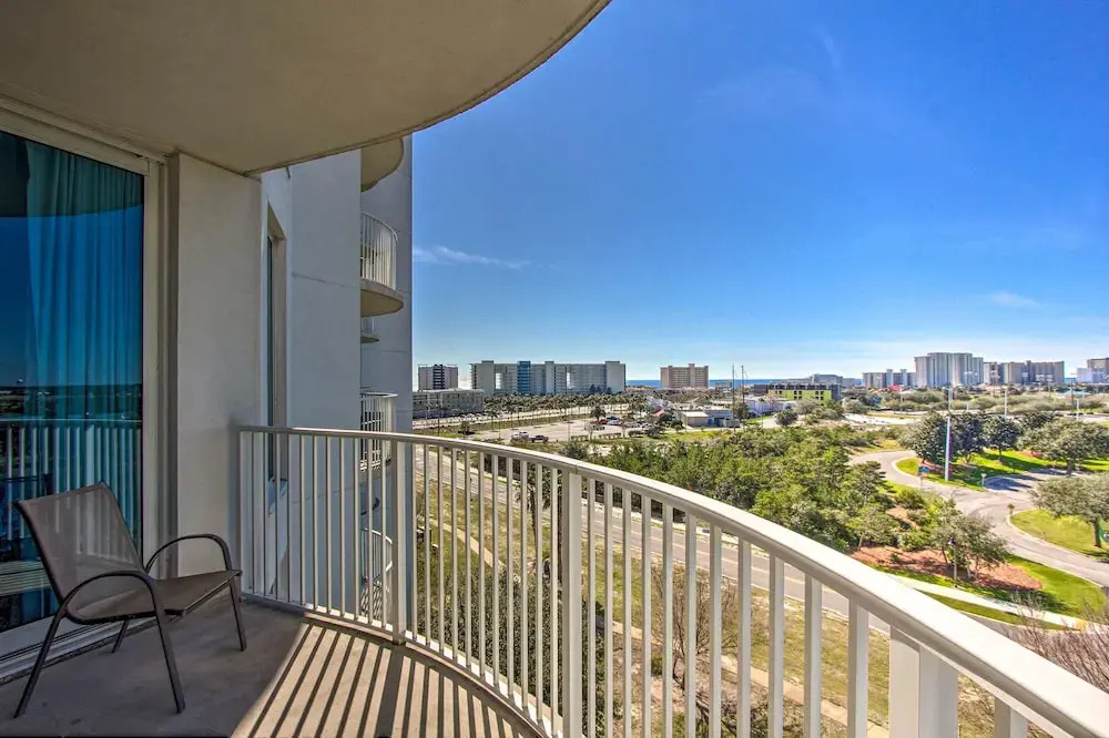 Destin Resort W/ Pool Deck & Beach Shuttle! 2 Bedroom Condo