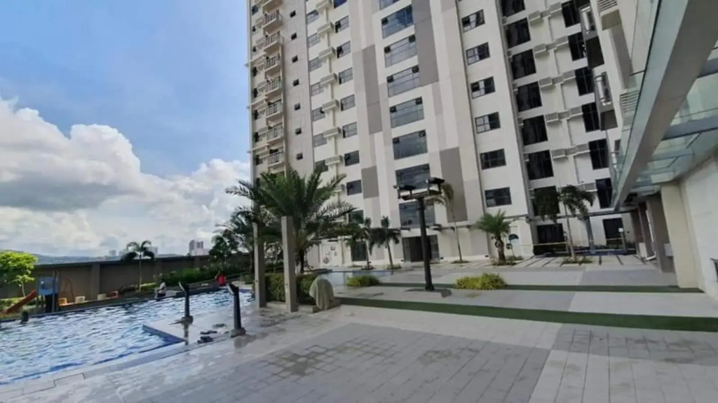 Kissy Flat 2 at Horizon 101 Cebu