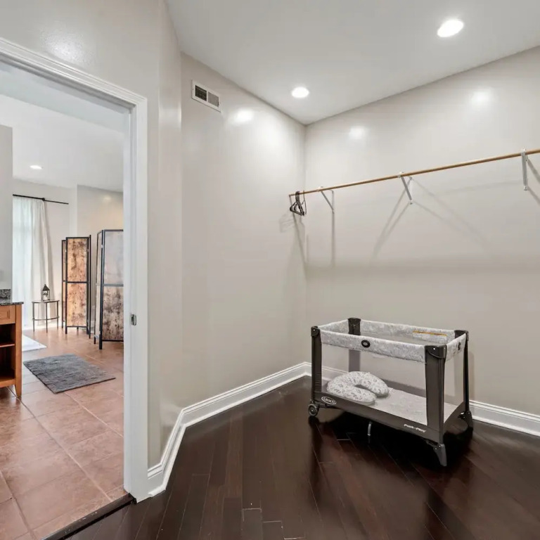 Spacious Luxury Retreat 8 Bed Oasis With 6 Baths
