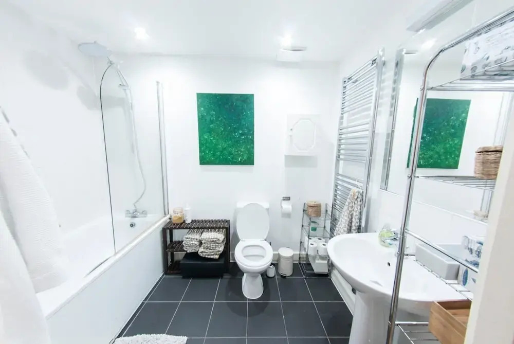Quiet, Spacious 1BR Hackney Central Flat for 3