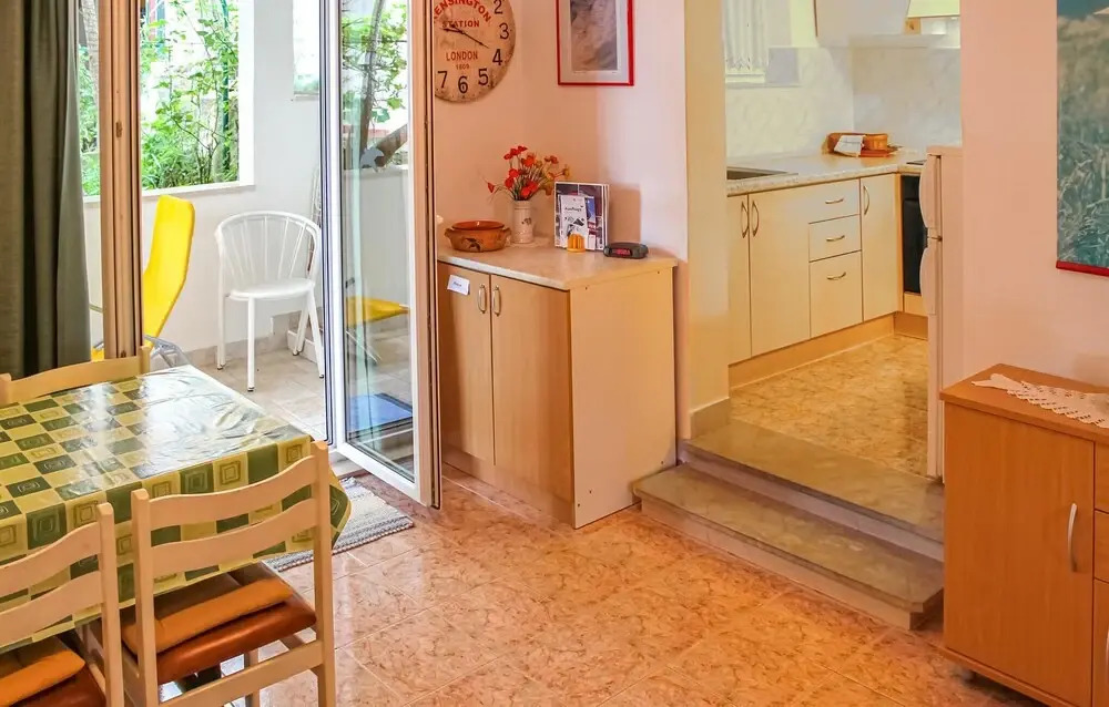 Stunning Apartment in Podgora With 2 Bedrooms and Wifi