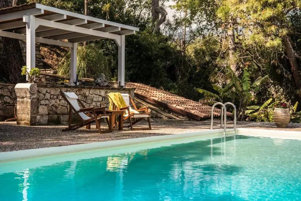 Azzuro Beach House - On the Beach & Private Pool, by ZanteWize