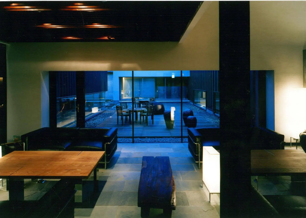 OTARU RETREAT KURAMURE by Onko Chishin