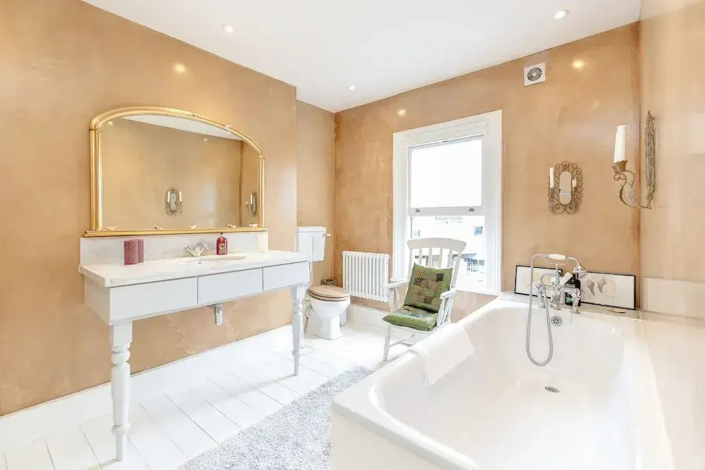 Vauxhall Oasis - 3 Bed House by BaseToGo