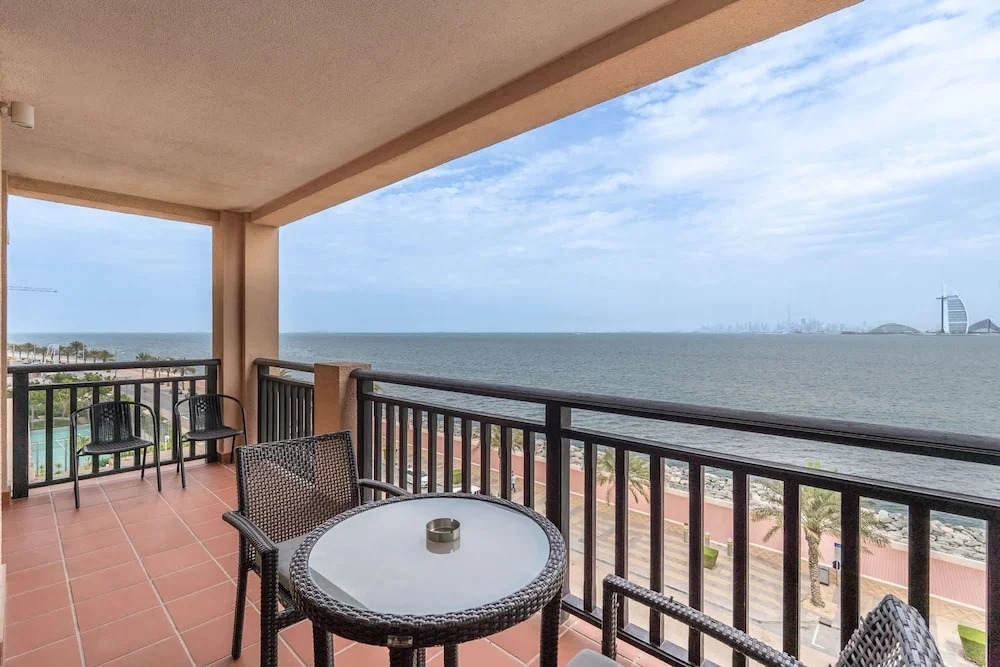 2 Bedroom With Beautiful Full Palm Waters Views