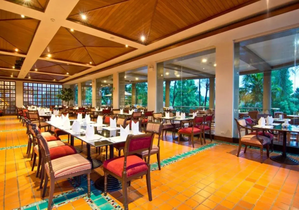 The Grand Riverside Hotel