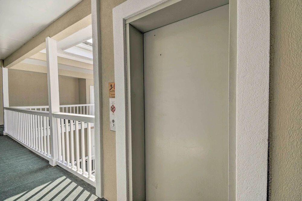 Condo w/ Pool Access & Central A/C - 2 Mi to Beach