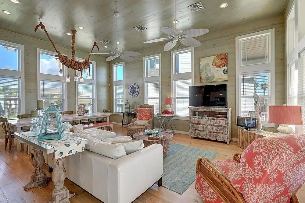 Playin' Hookie 5 Bedroom Home by Redawning