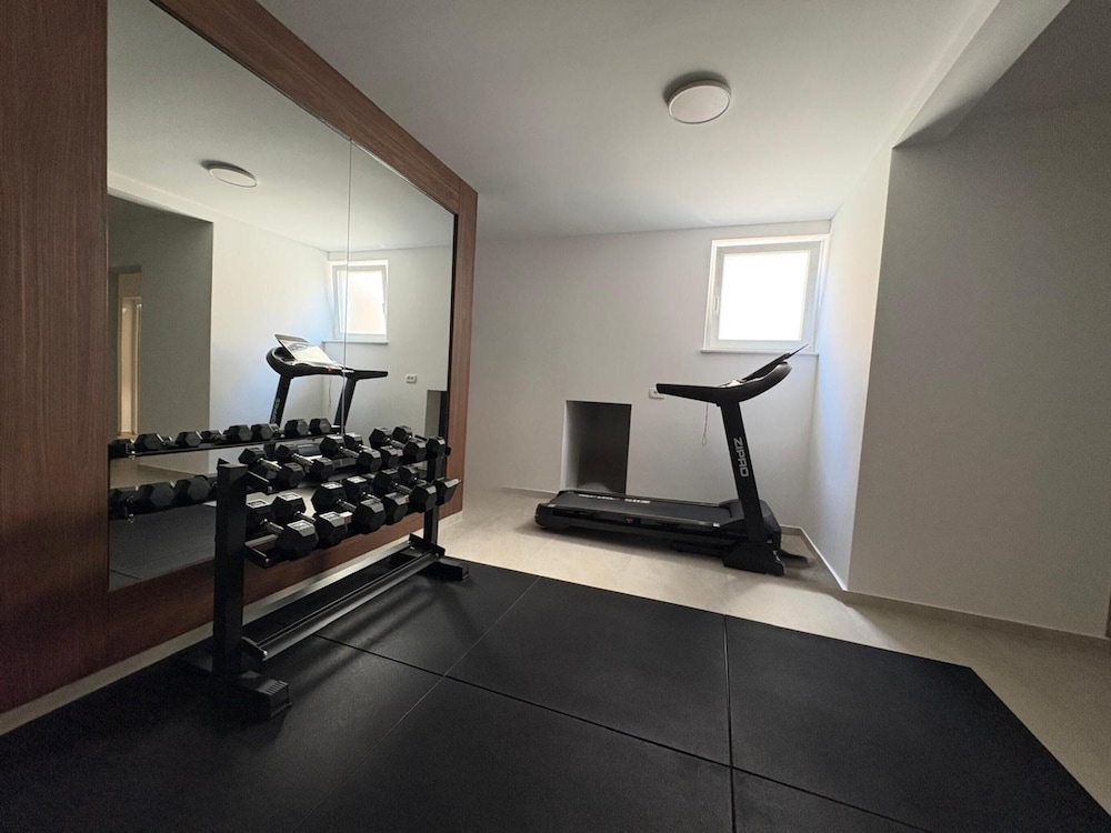 Bumblebee apartments & rooms with pool