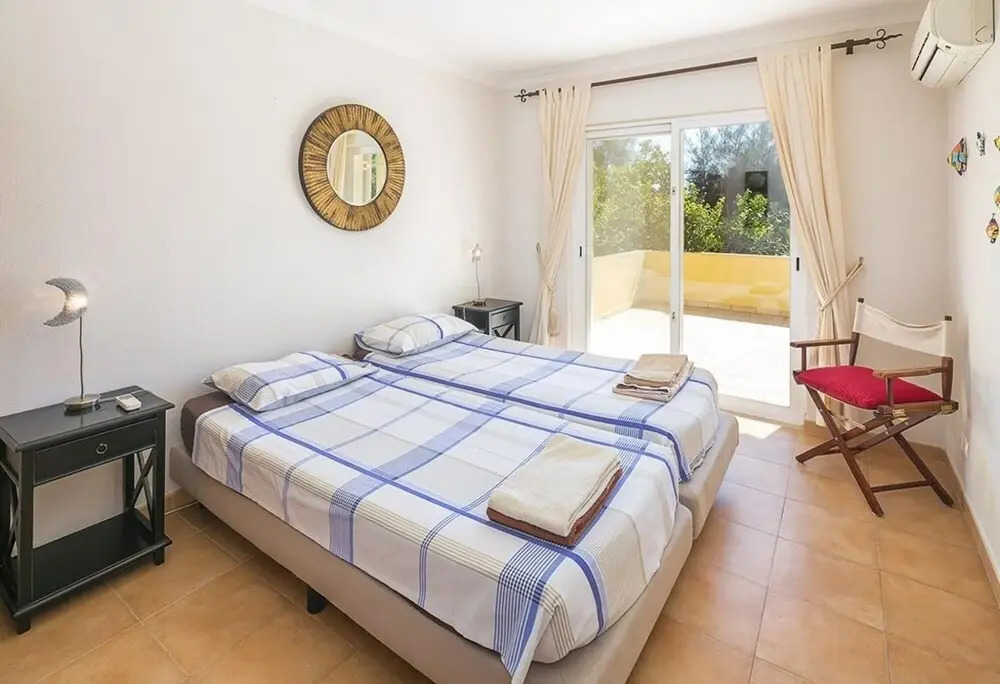 Villa Amarela - free heated pool short walk to centre of Carvoeiro