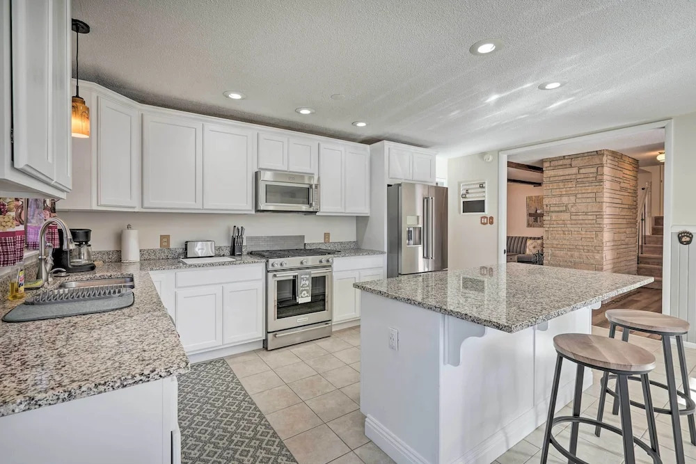 327936 Hot Tub + Mtn Views: Woodland Park Gem