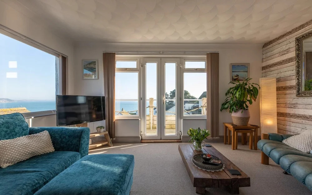 Seaside Escape at Looe Apartment