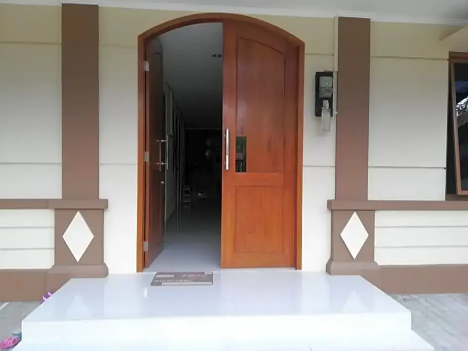 OYO Life 2594 Kost Azarina Syariah