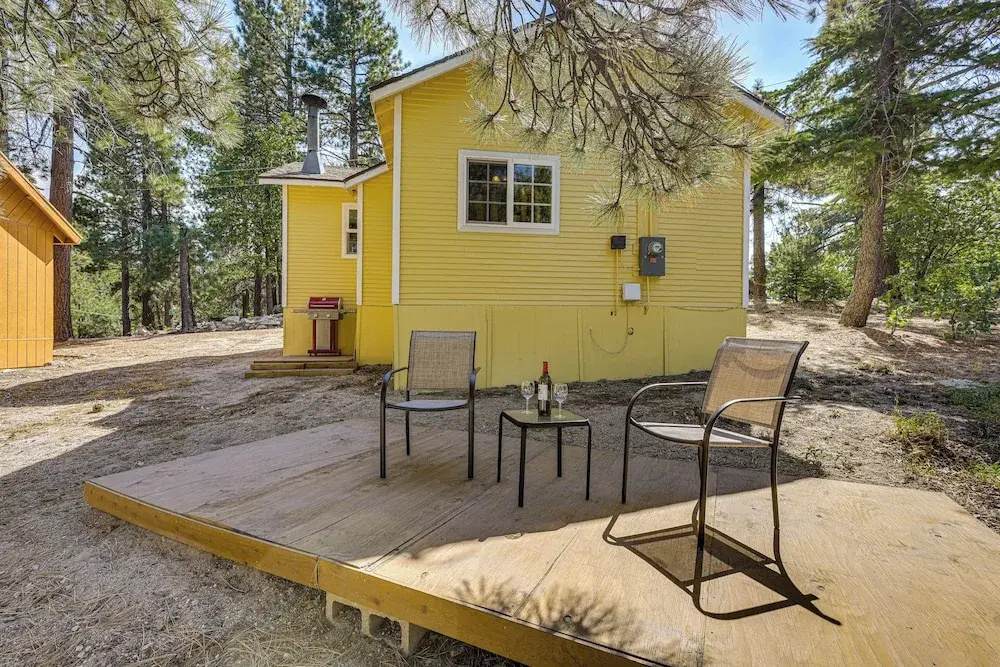Walk to Water: Cozy Cabin in Green Valley Lake!