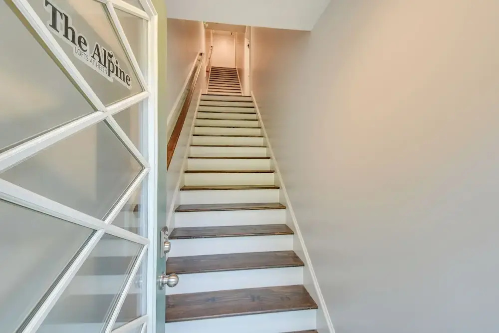 Steps to River + Shops: Downtown Helen Retreat!