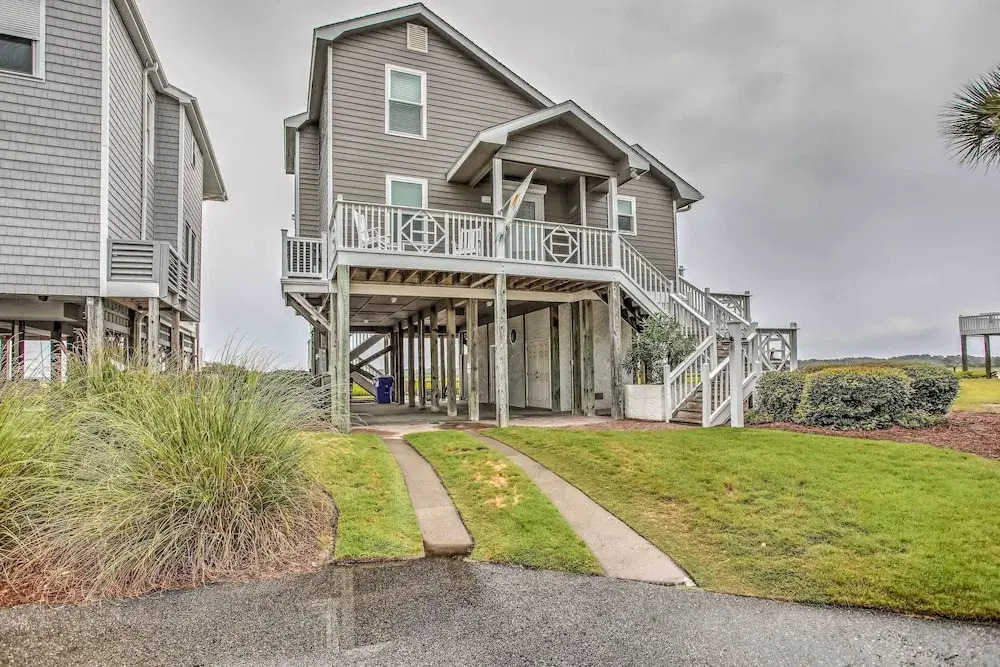 Spacious Beach Cottage w/ Private Dock Access