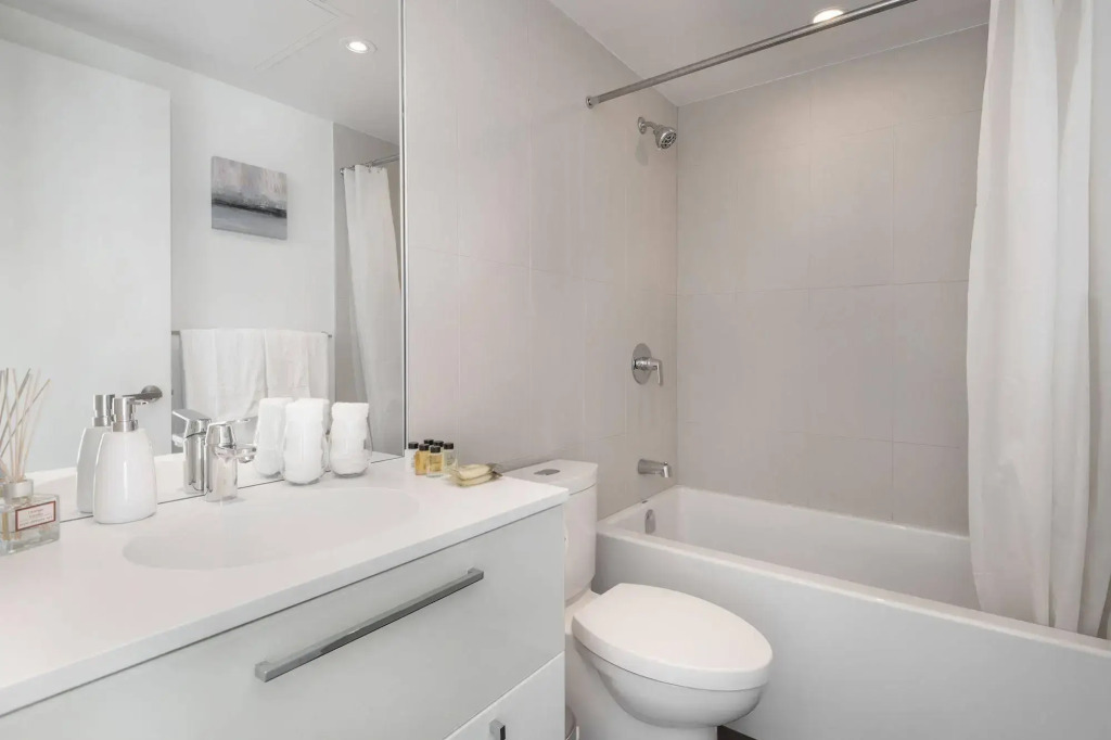 Diamond Vacation Homes - Eaton Centre
