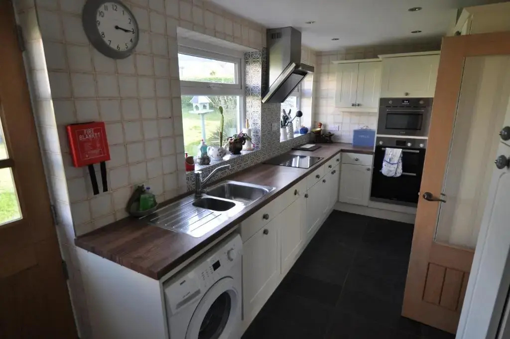 Beautiful coastal bungalow, Sennen, Porthcurno,sea