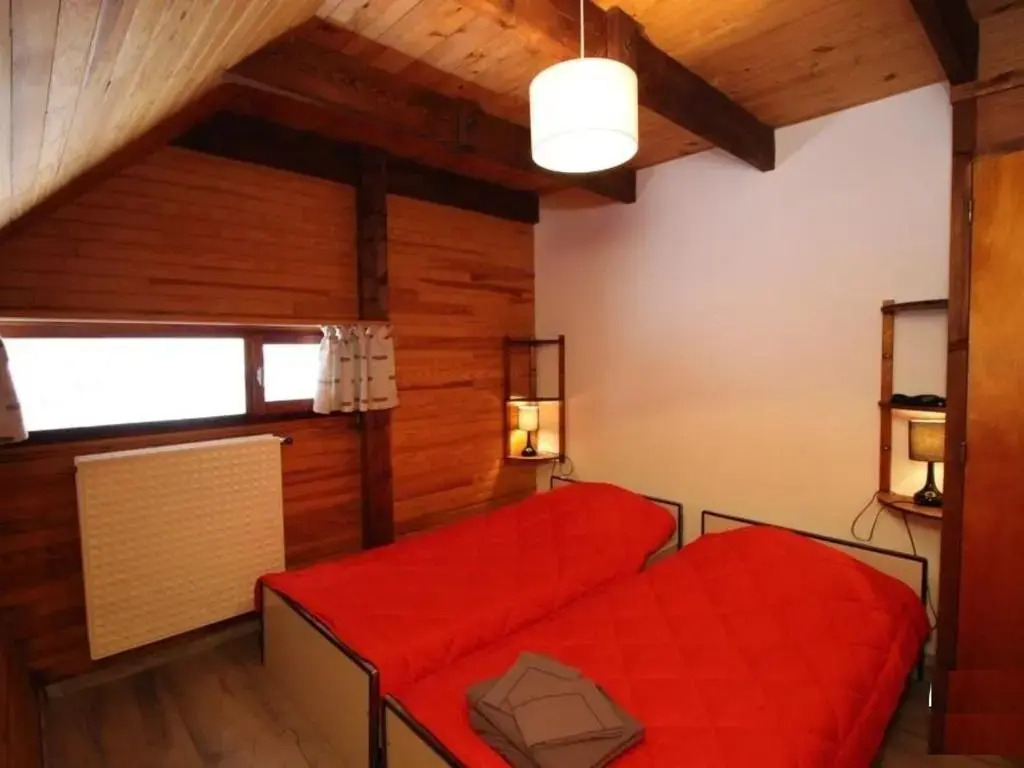 Chalet Mont-Dore 9 pers, cheminée, terrasse, WiFi - FR-1-608-88