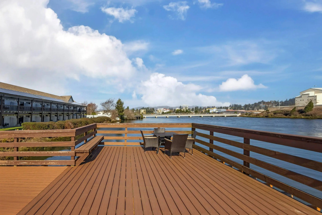 Edgewater Inn and Suites, an Ascend Collection Hotel