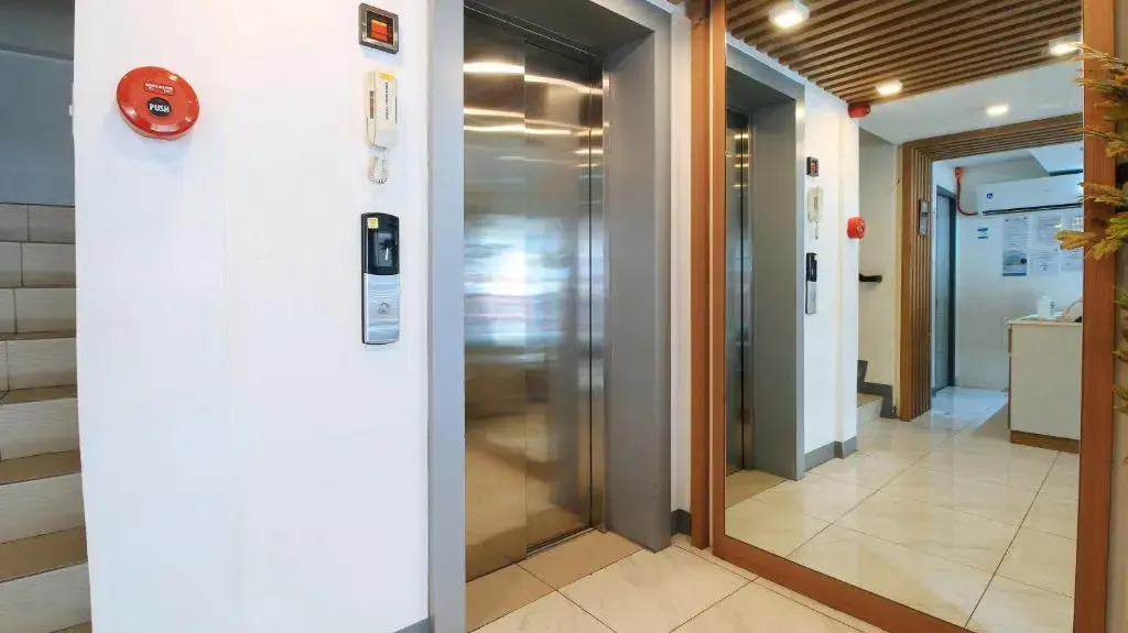 RedDoorz Plus @ Jardin Suites Guadalupe Nuevo