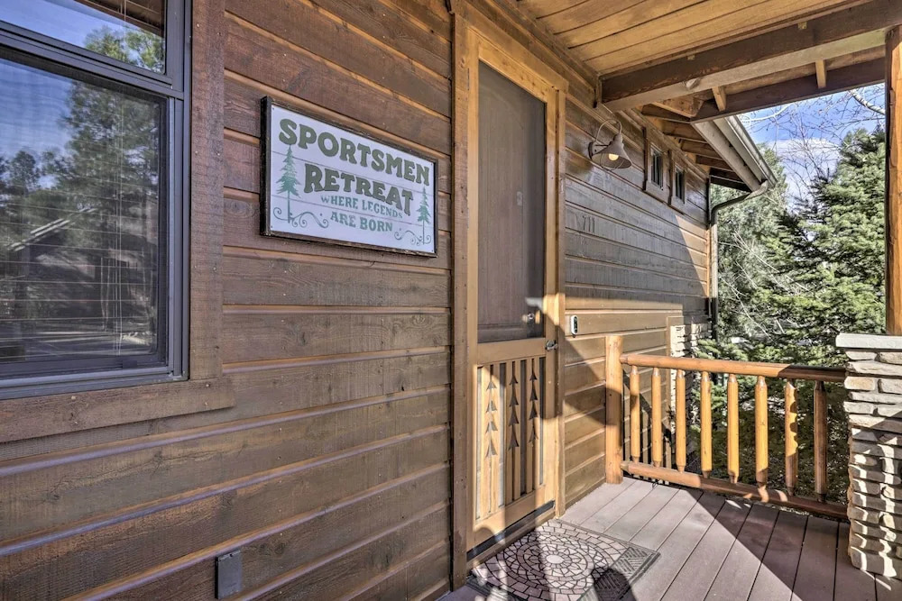 4 Mi to Fool Hollow Lake: Cabin w/ Tranquil Deck