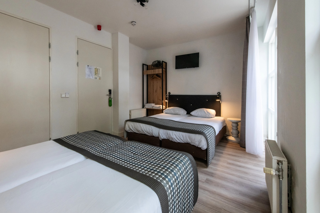 Acostar Hotel