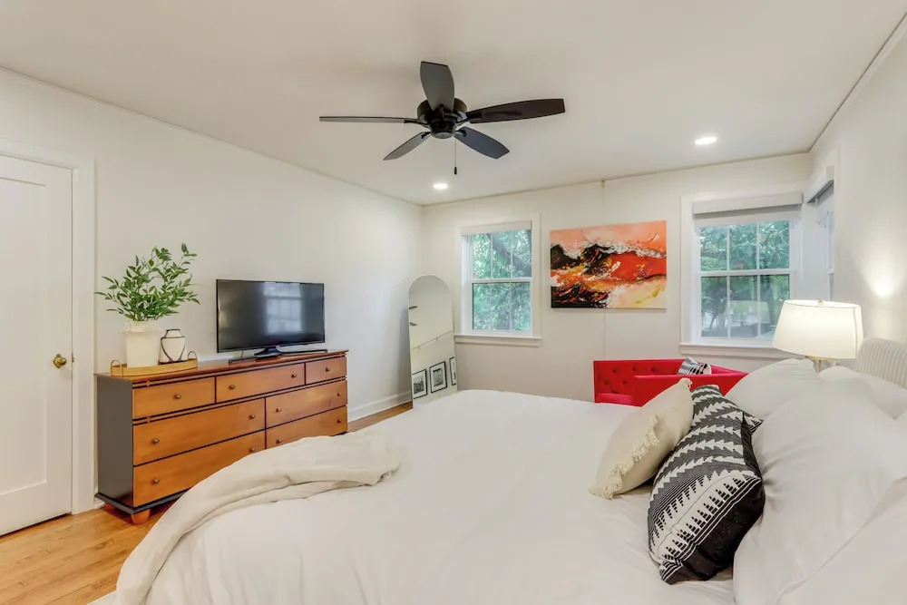 Fayetteville Home ~ 2 Blocks to Dickson Street!