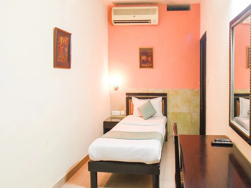 OYO 2417 Hotel Allenby Inn