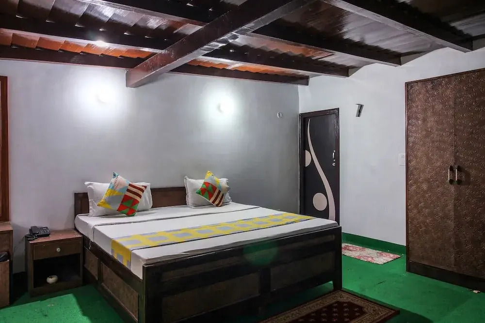 OYO 18758 Home Spacious Cottage Naini Lake