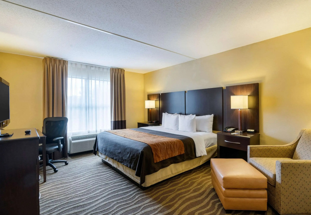 Comfort Inn & Suites Lexington Park near Pax River