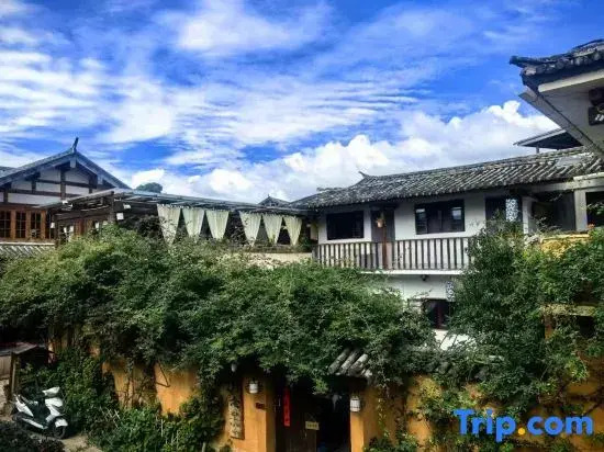 Shaxi Ancient Town Free Hand Star Picking Homestay