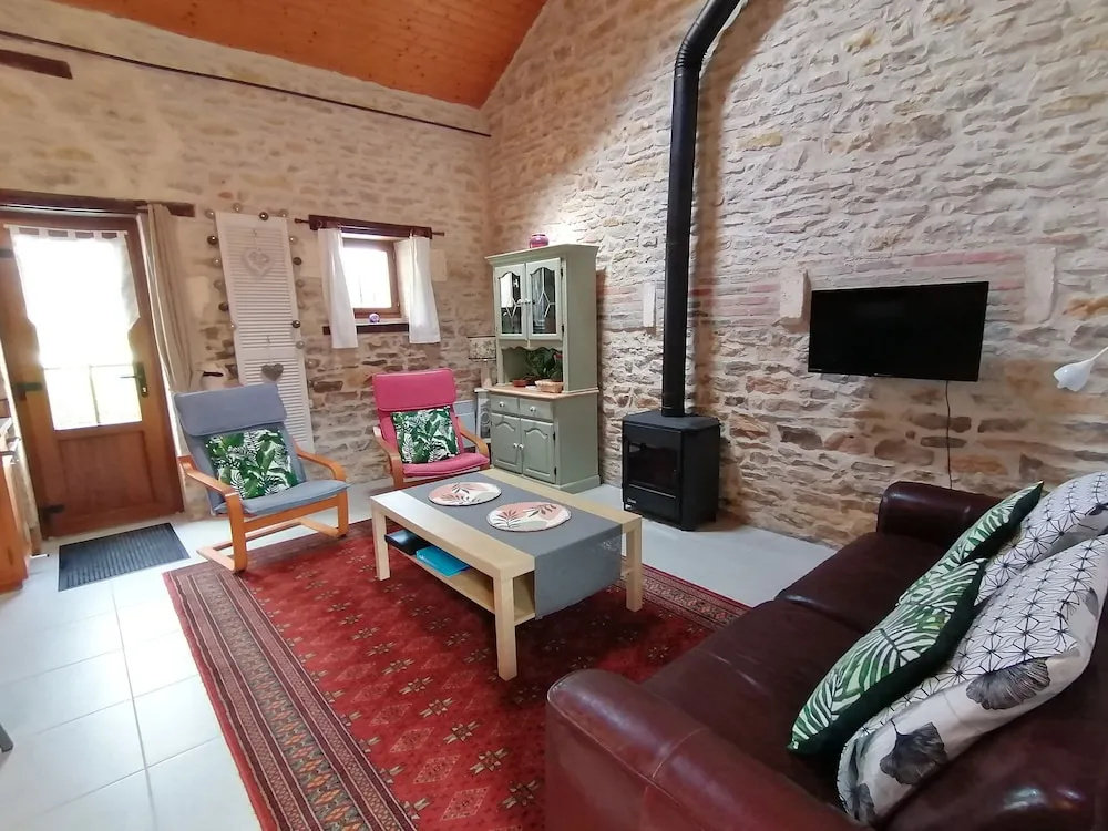 La Vieille Gorce Chambres dHôtes near Civray