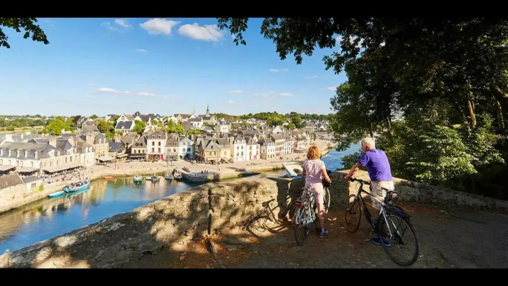 IDÉAL- En plein milieu du PORT de ST GOUSTAN à AURAY- Grand T2 - 50M2 -Belle Terrasse