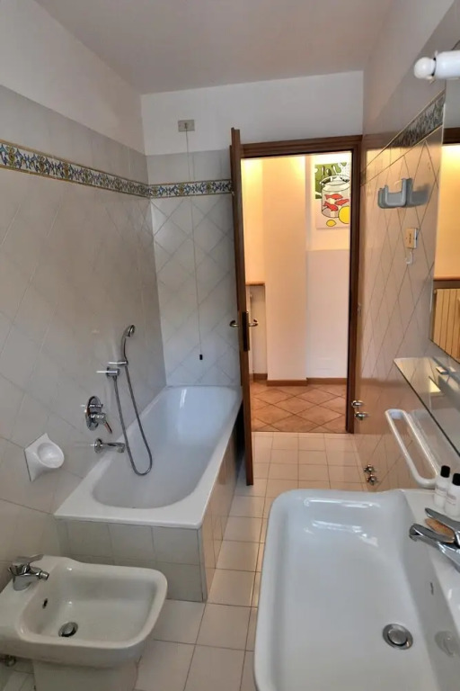 Pop Art Apartment - Sleeps 6 in Torri del Benaco Downtown