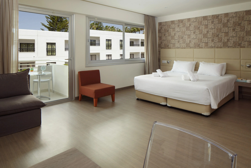 Melpo Antia Hotel & Suites