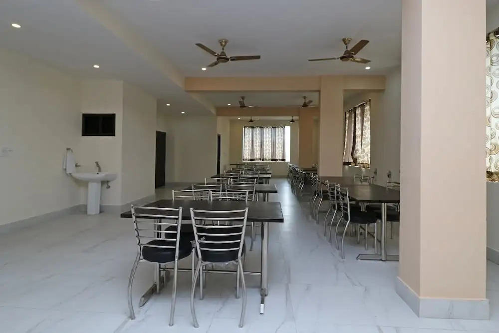 OYO 4798 Hotel Periwal Premium
