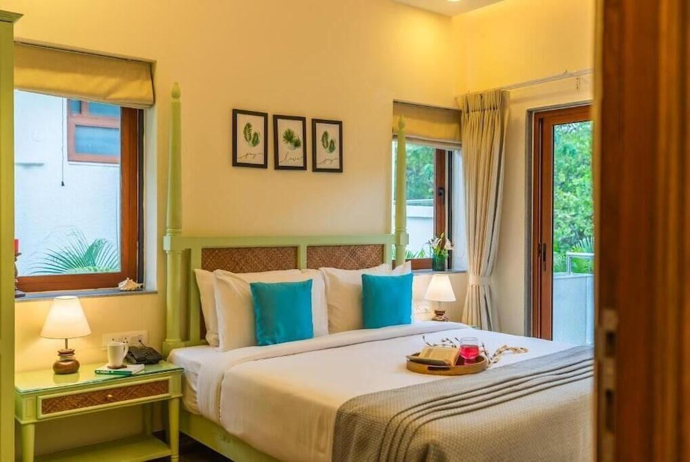 ELIVAAS 3 BHK Pvt Pool & Bar - Villa Valerie