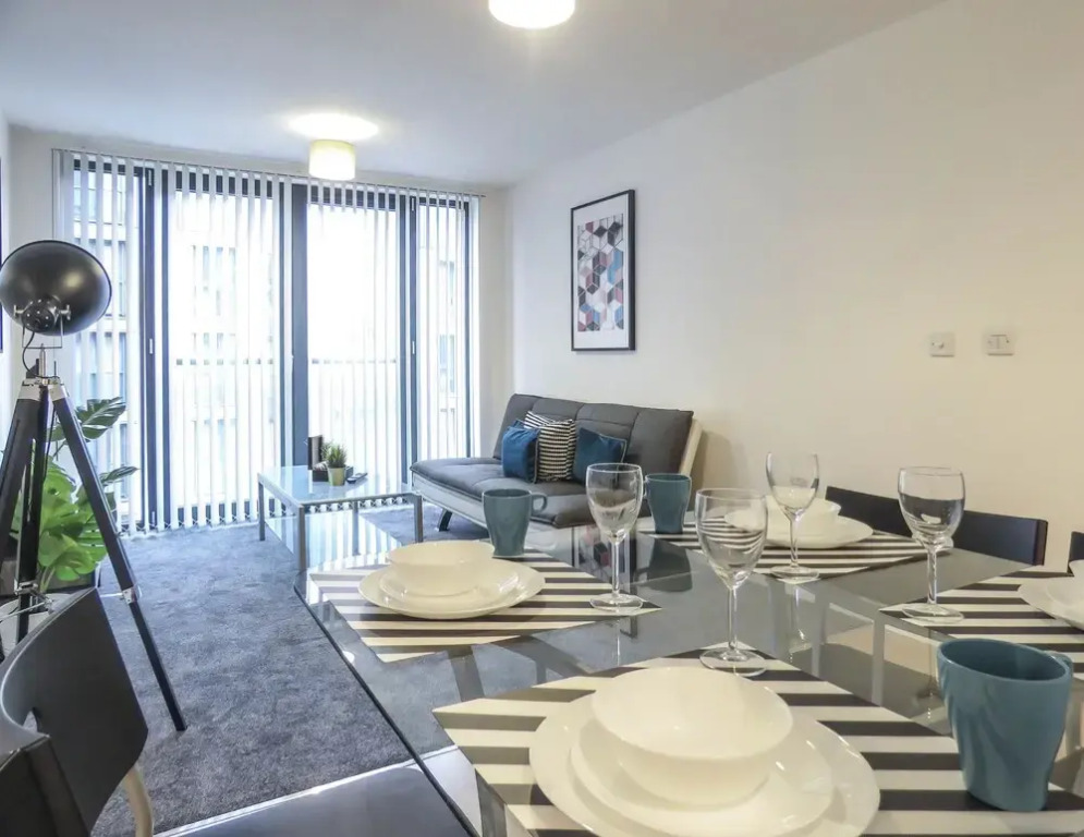 Tudors eSuites Birmingham Apartments with Gated Parking
