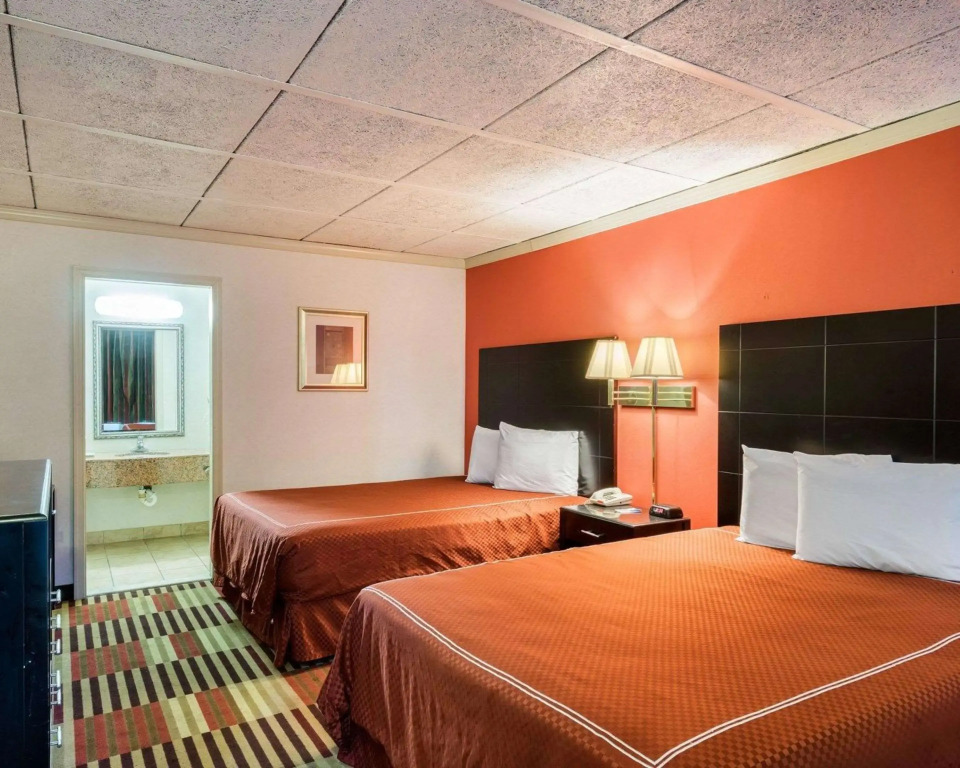 Rodeway Inn University