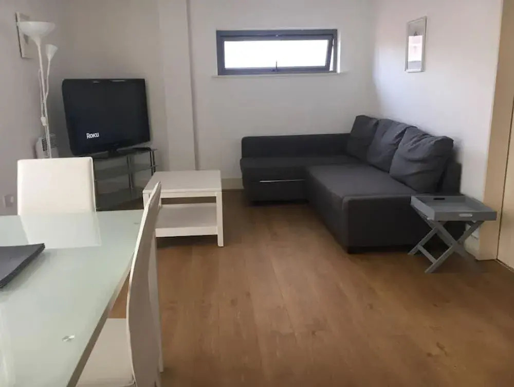 Spacious bright apartment w parking